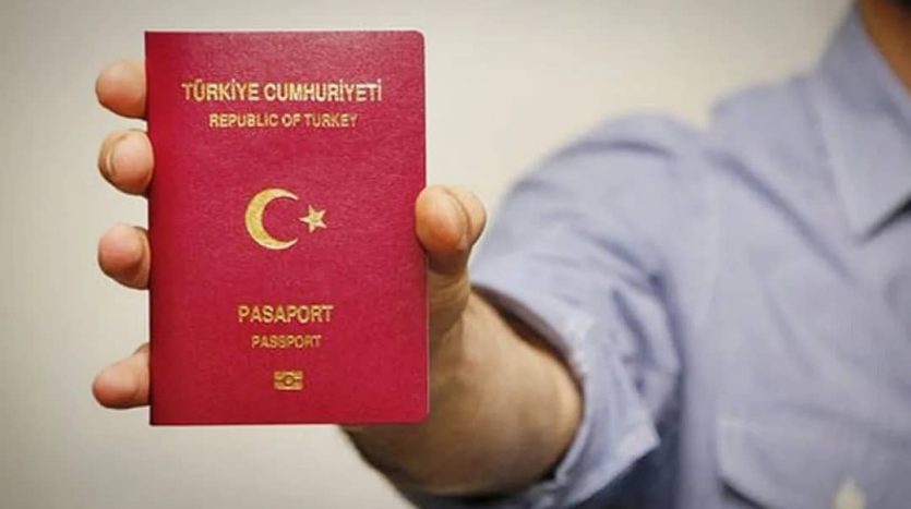 A person holding a Turkish passport