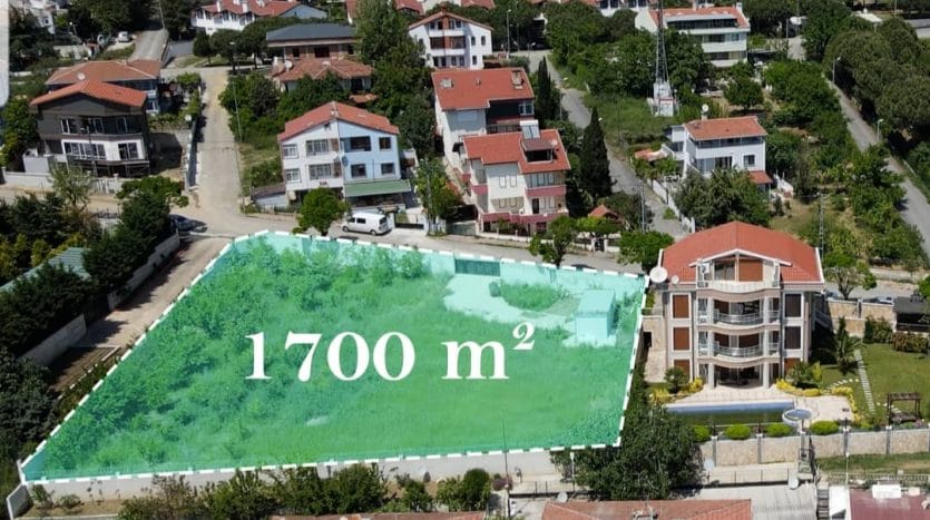 villa for istanbul divided into 1700 square meters of green areas