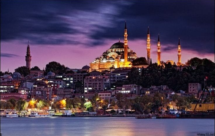 تركيا في الليل