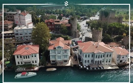 عدد من الفلل بإطلالة خلابة على البحر في اسطنبول