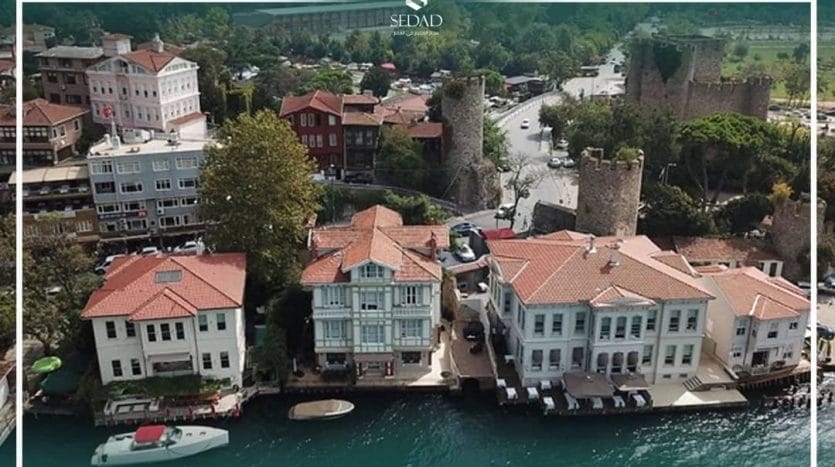 عدد من الفلل بإطلالة خلابة على البحر في اسطنبول